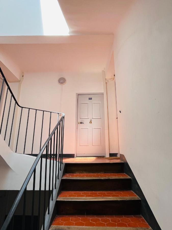 Apartment Les Glycines: Charming In Historic Building Near Center