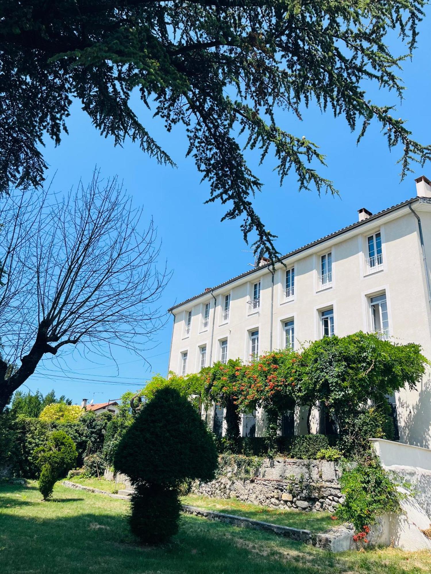 Les Glycines: Charming In Historic Building Near Center * Digne-les-Bains
